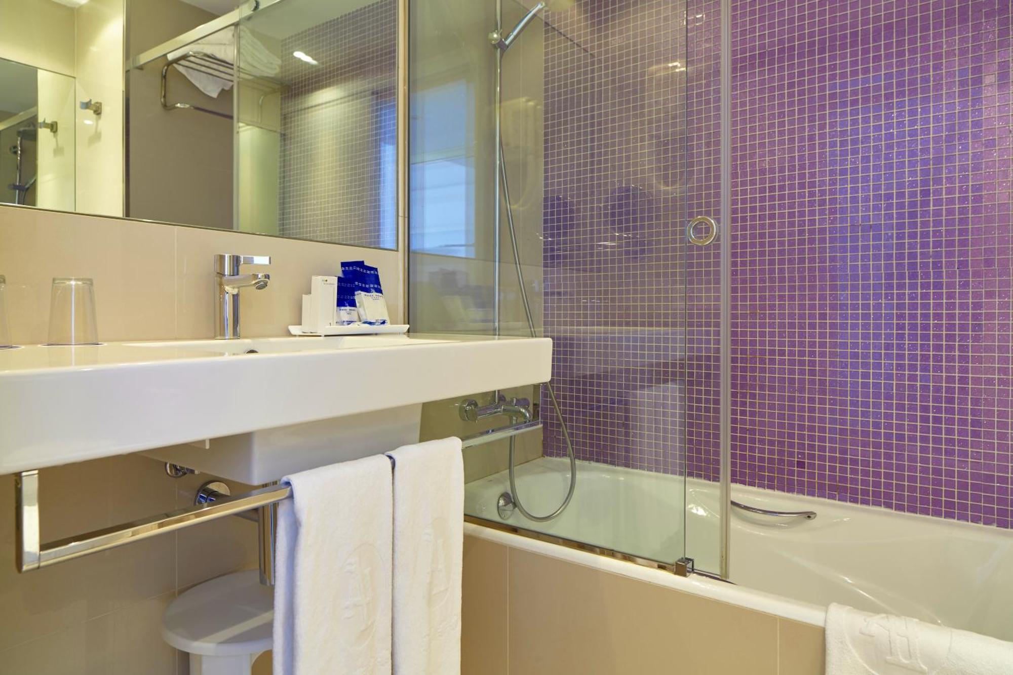 Double or Twin Room with Sea View,1565543026:JPEG