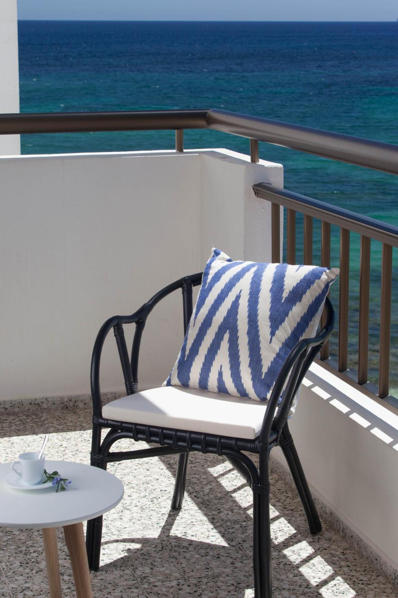 Three-Bedroom Apartment Sea View