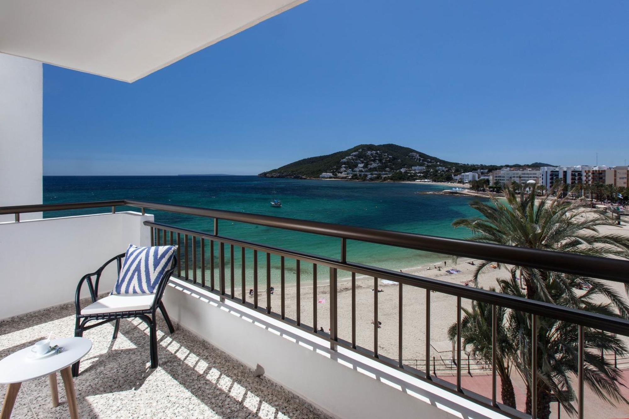 Two-Bedroom Apartment Sea View