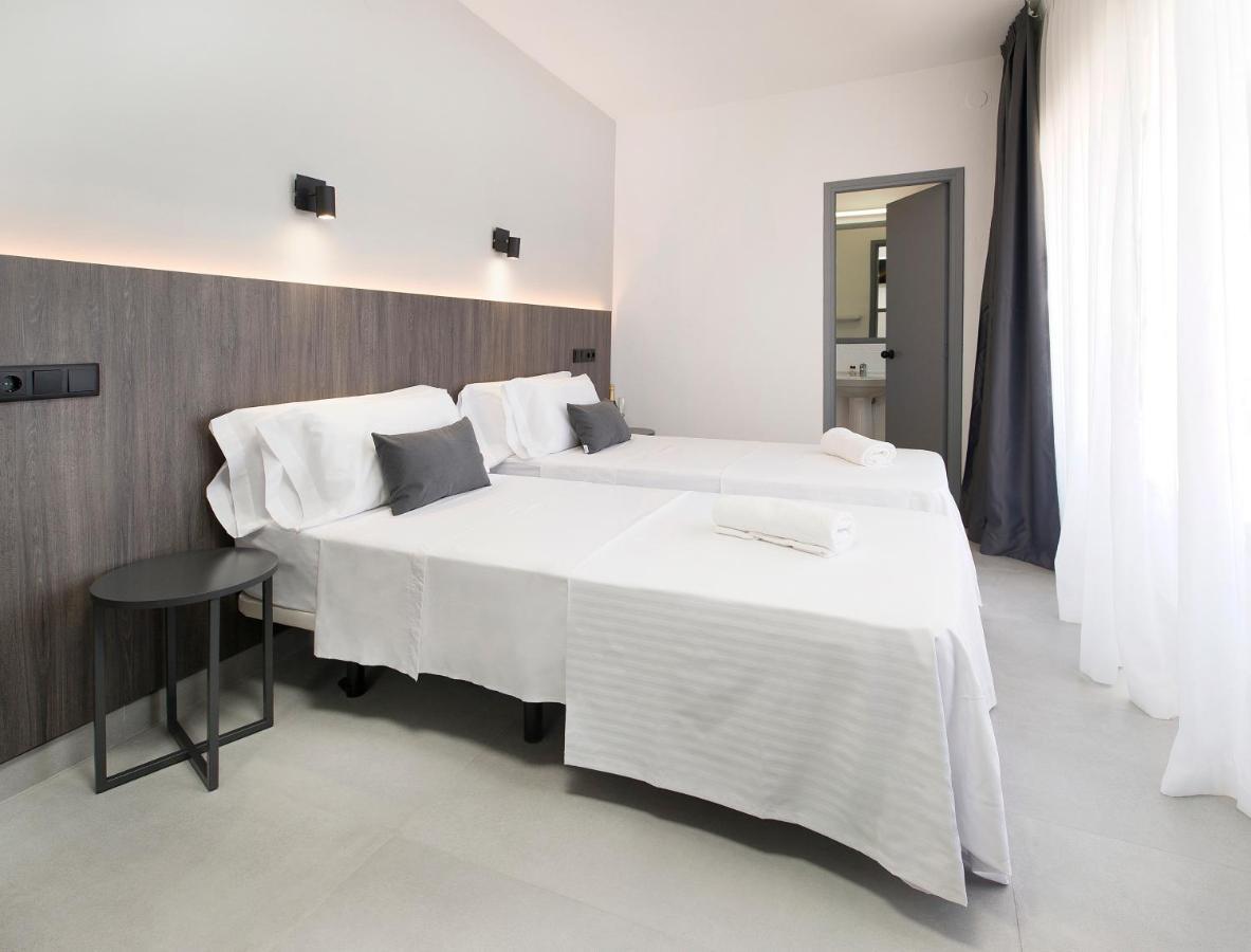 Twin Room with Balcony,1487454547:JPEG