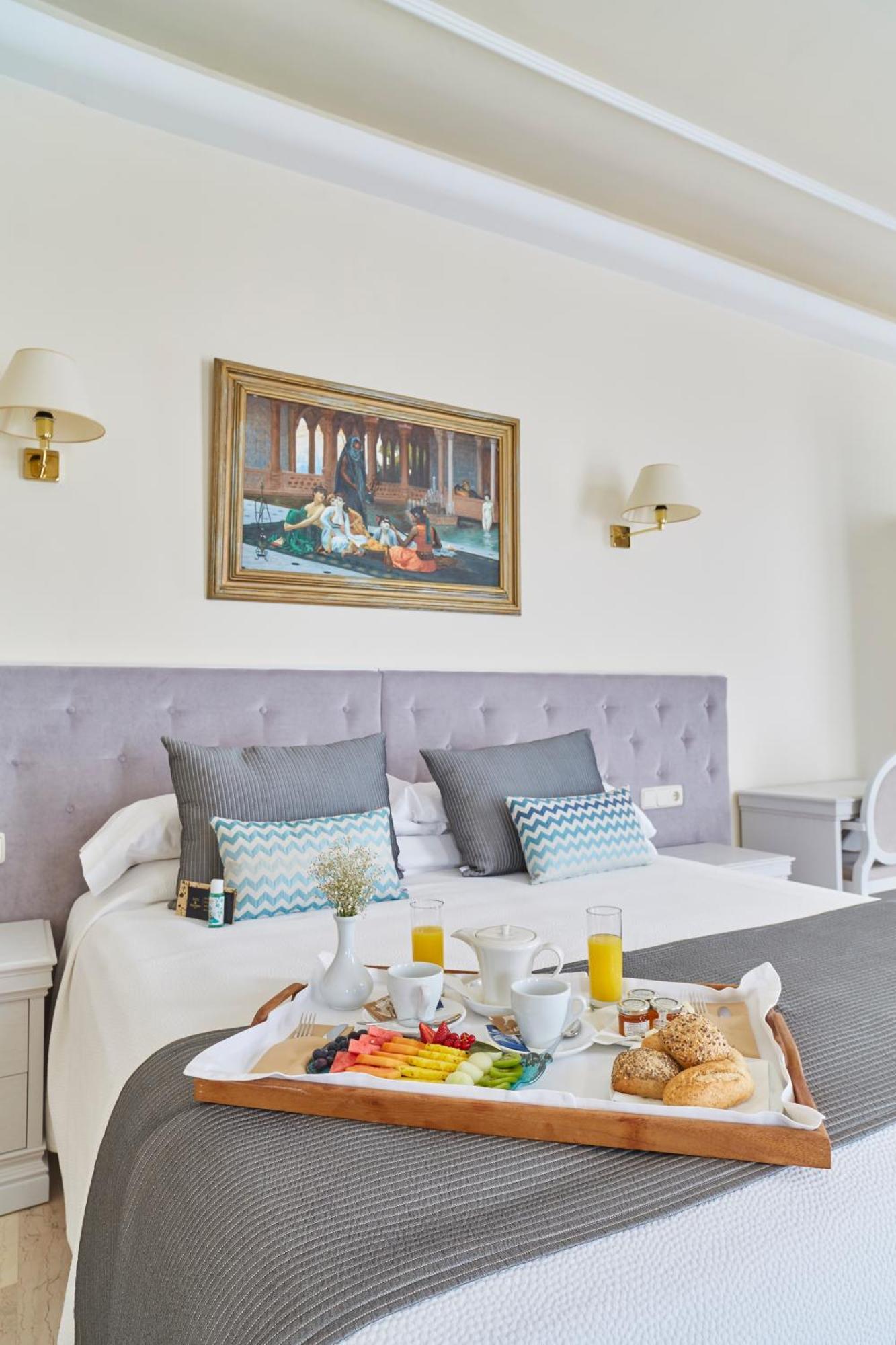 Deluxe Double Room with Balcony and Sea View,1543587997:JPEG