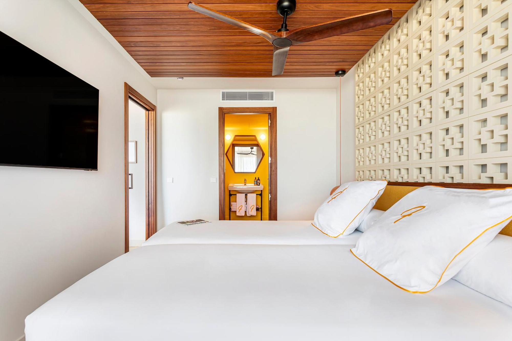 Suite,1599107859:JPEG