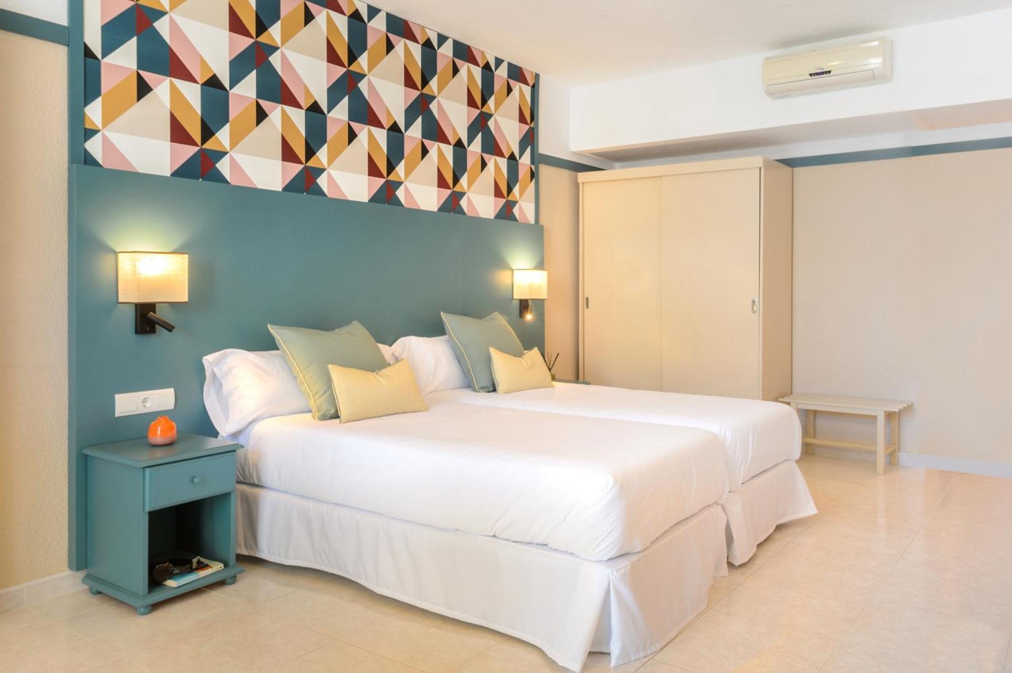 Twin Room,1698864427:JPEG