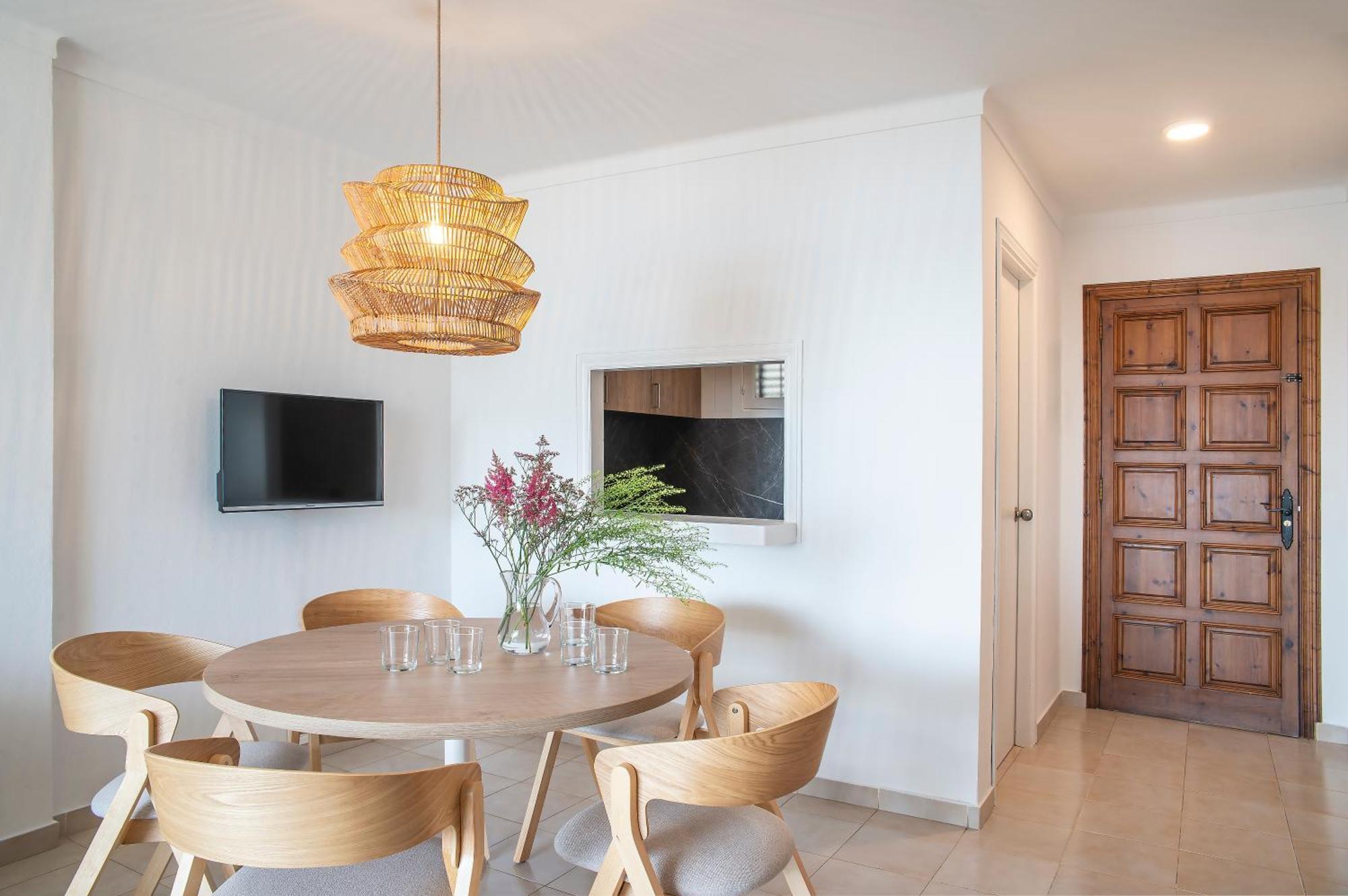Two-Bedroom Apartment Sea View