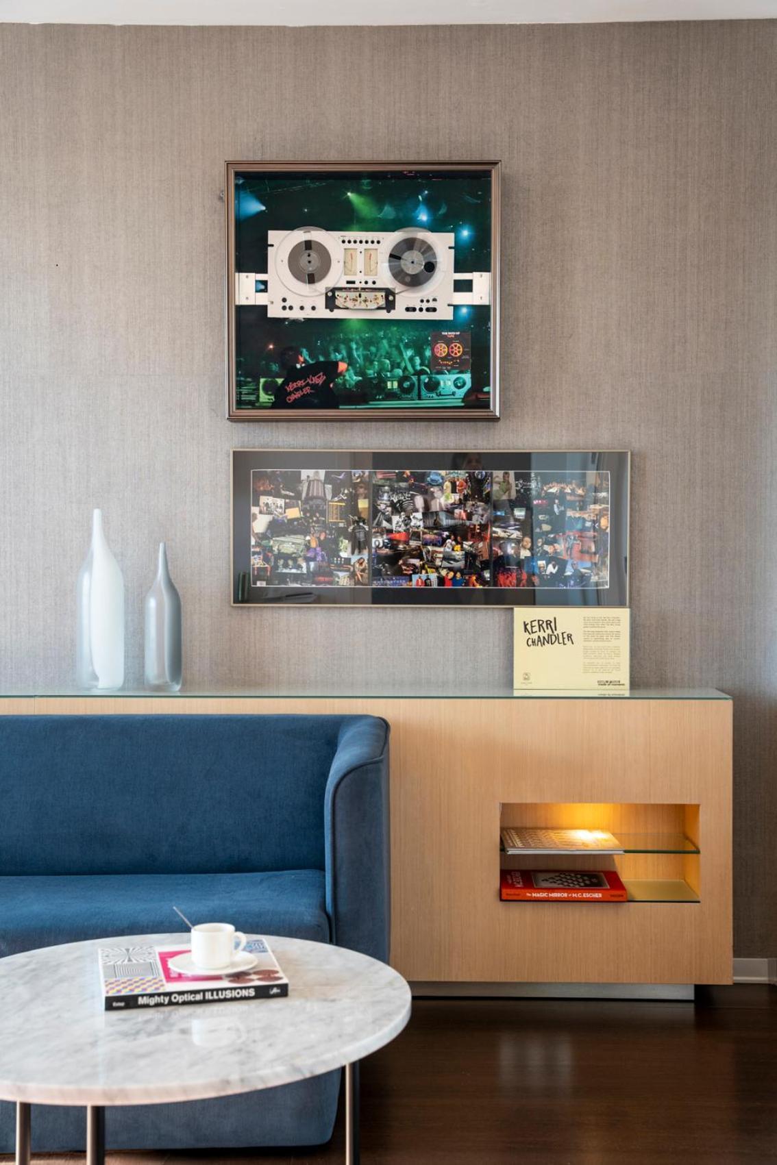 Suite with Sea and Old Town View,1678626902:JPEG