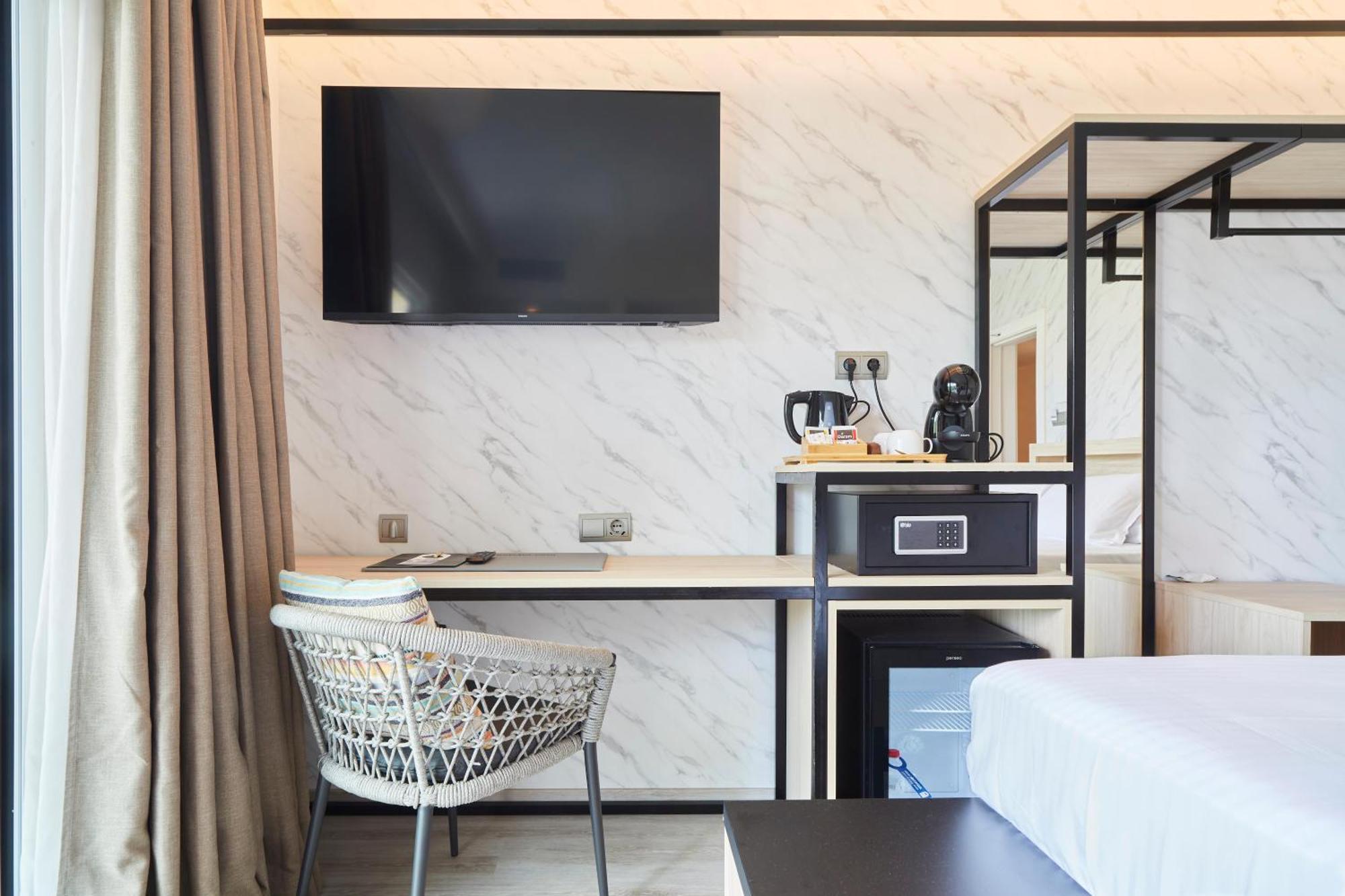 Iconic Room with Pool View,1695318261:JPEG