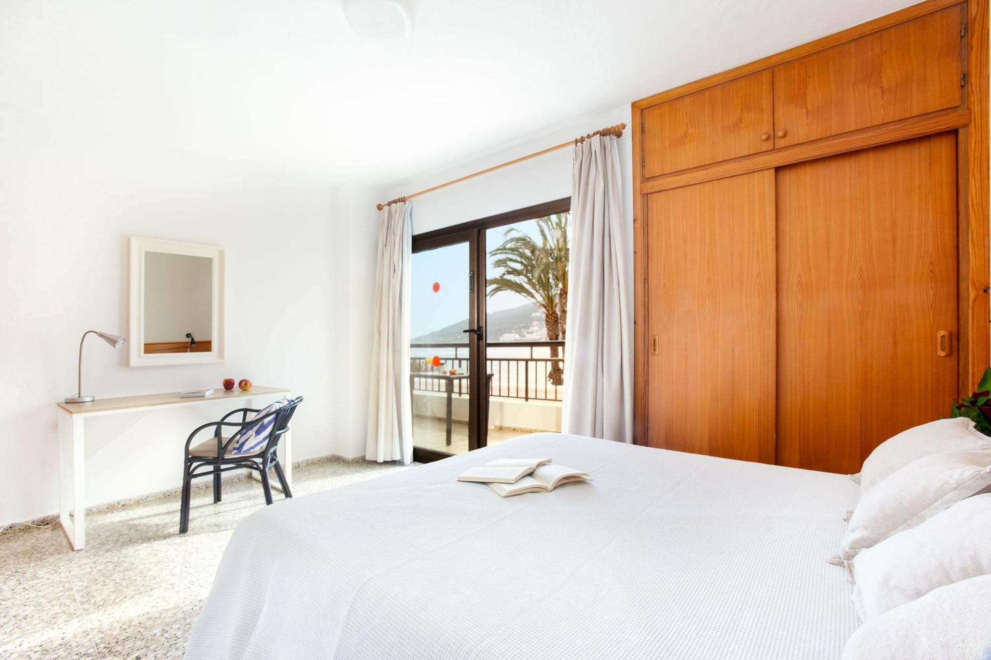 Two-Bedroom Apartment Sea View