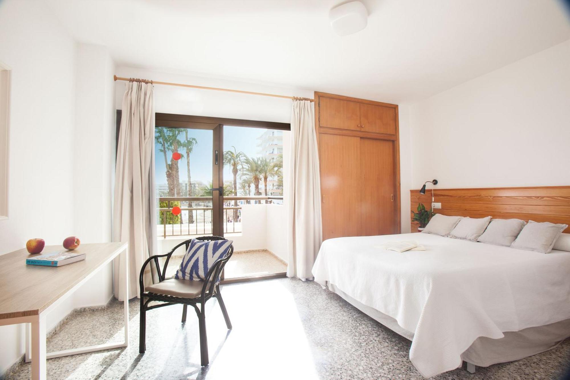 Two-Bedroom Apartment Sea View