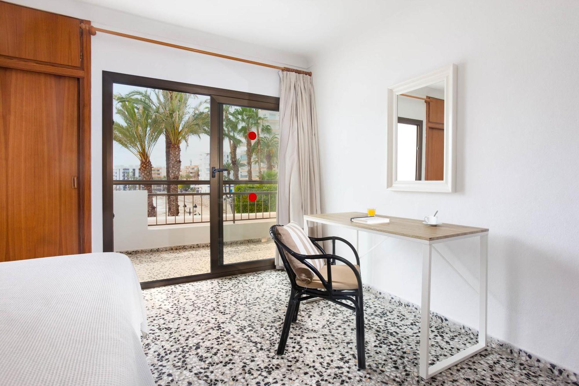 Three-Bedroom Apartment Sea View