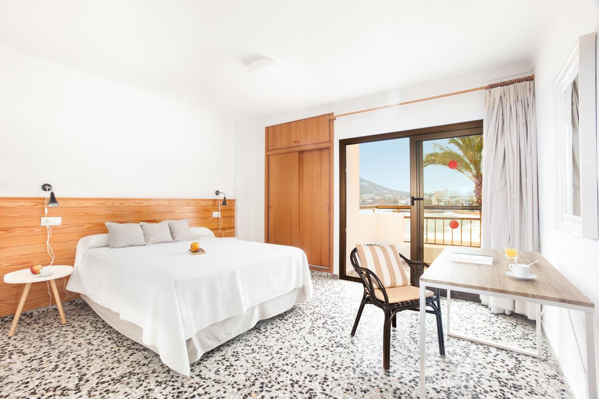 Three-Bedroom Apartment Sea View
