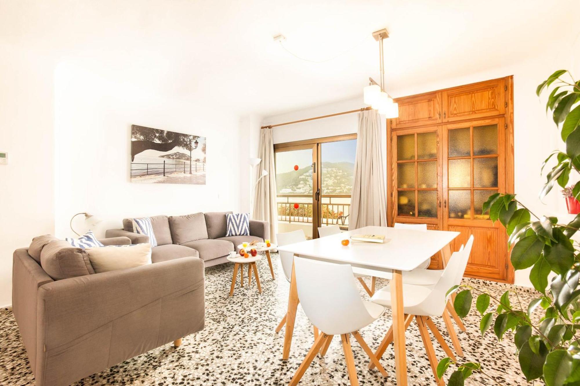 Three-Bedroom Apartment Sea View