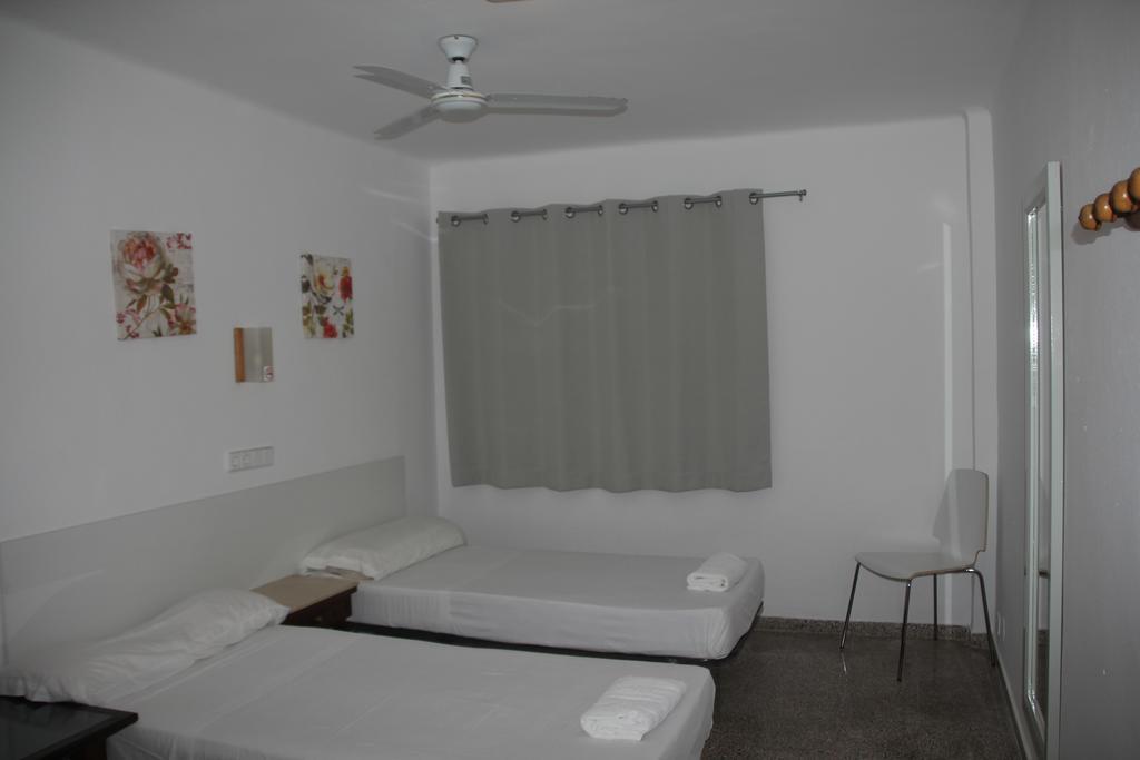 Single Room Shared Shower Toilet