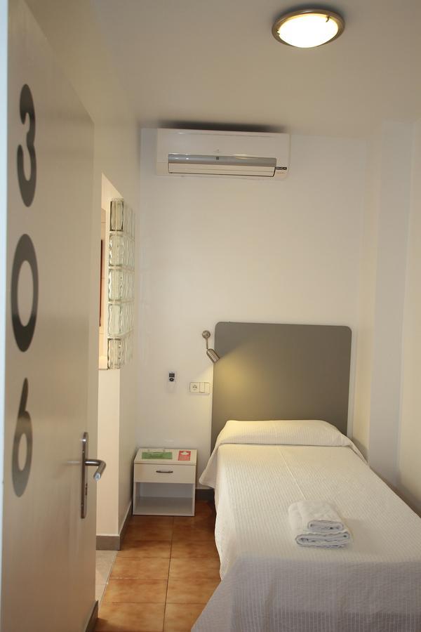 Single Room,393559959:JPEG