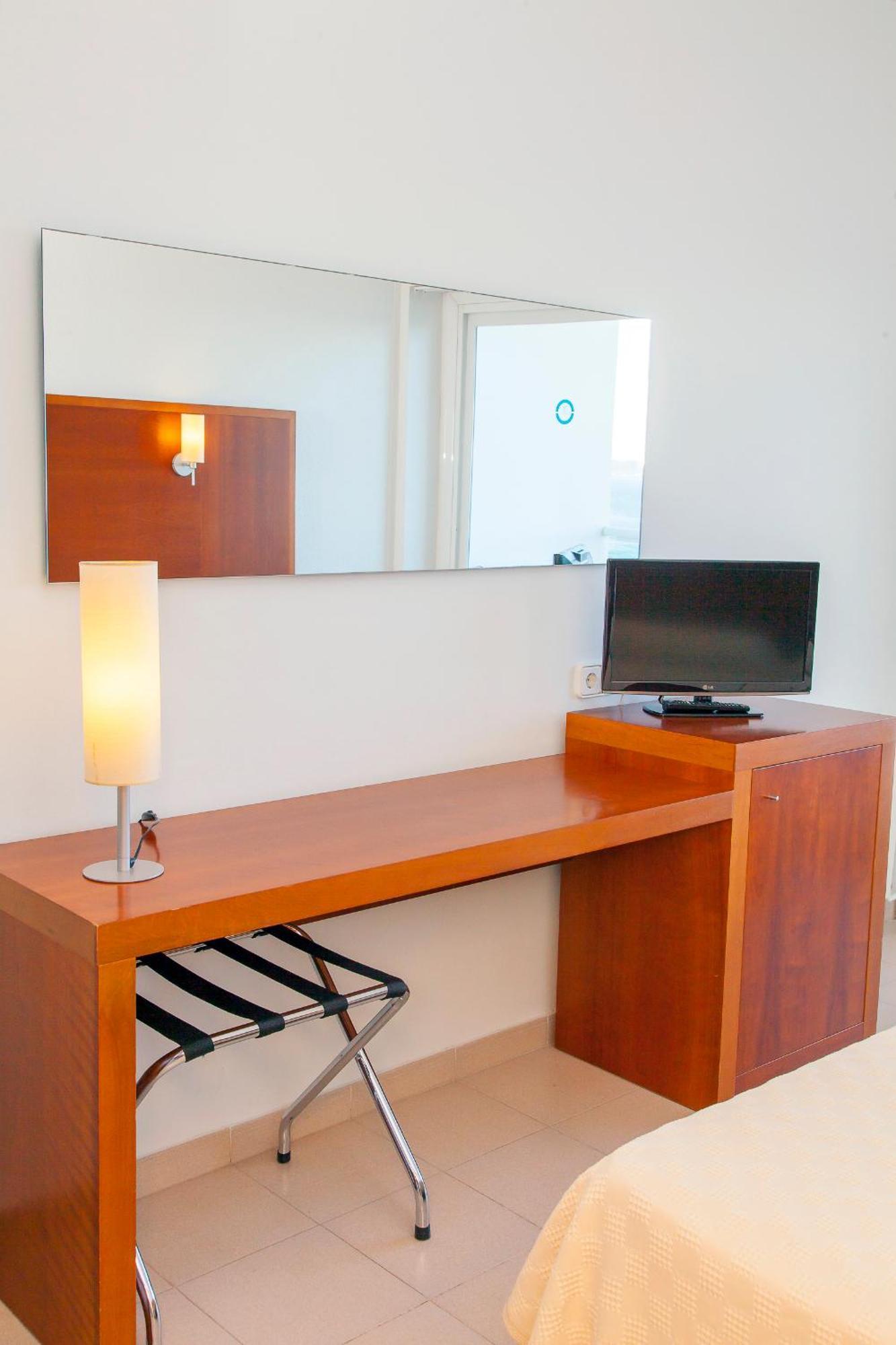 Superior Twin Room with Sea View,700249570:JPEG