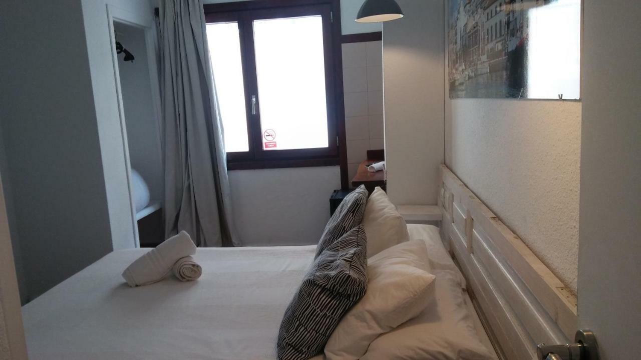 Deluxe Double Room Shower,830544917:JPEG