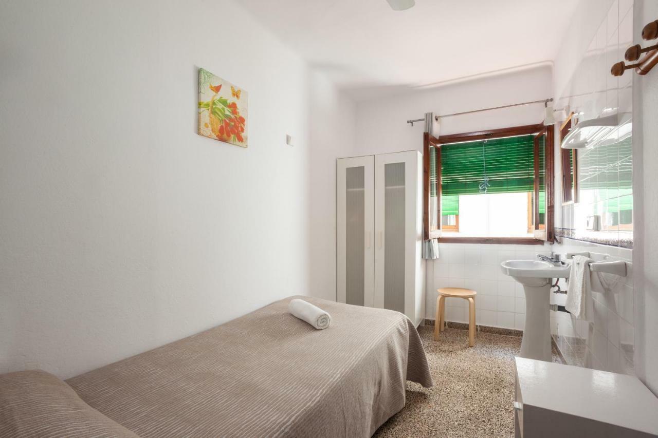 Single Room Shared Shower Toilet
