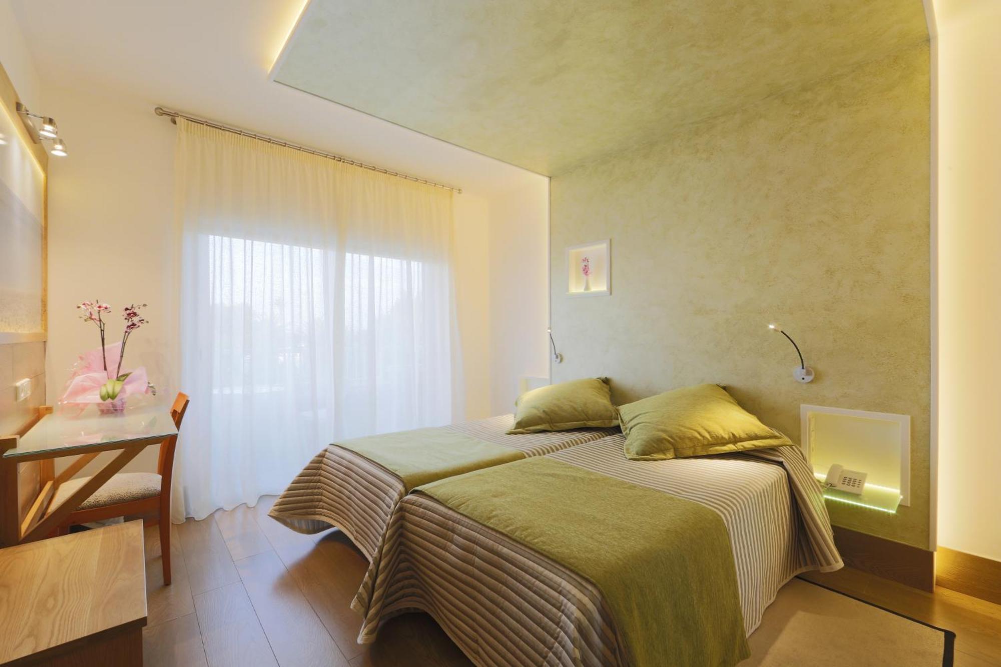 Double Room with Balcony,980018992:JPEG