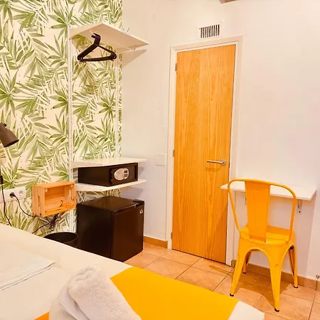 Nanit Rooms Ibiza Hostal-2